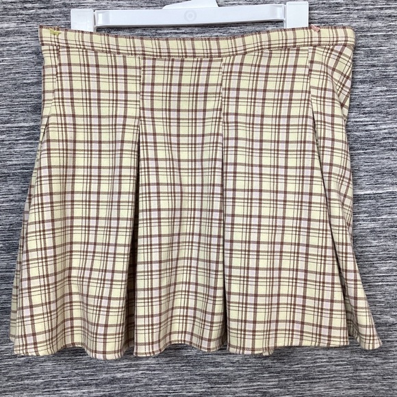 SO Clothing Women’s Cream Brown Plaid Pleated Mini Skirt - Picture 5 of 6
